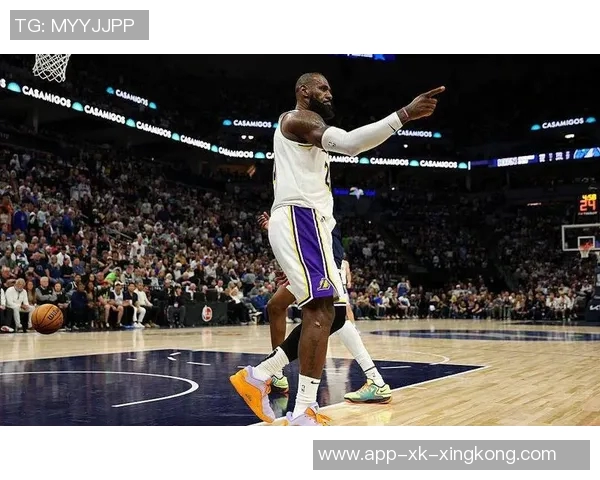 詹姆斯在大将军节目中假装受伤引发续约合同争议湖人态度成焦点