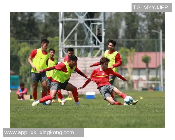 利桑德罗随队训练状态回暖预计十月底前重返赛场