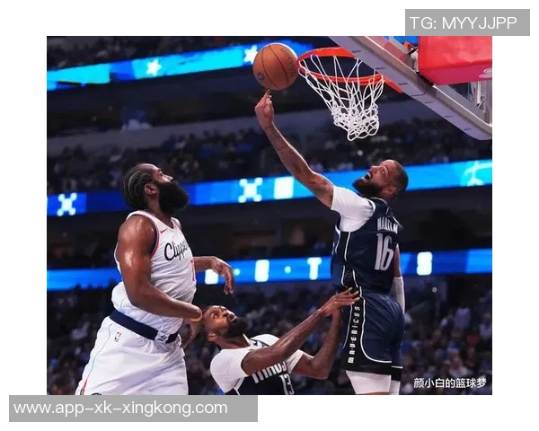 哈登首节表现出色8投5中斩获13分1篮板1助攻状态回暖令人期待