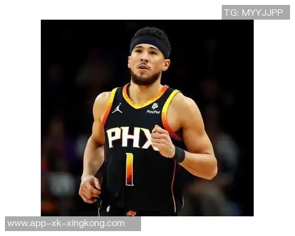 布克首节表现惊艳三分球全中助力球队轻松领先