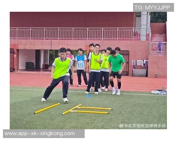 将北京国安足球公益课引入苏州共同感受足球带来的无限快乐与激情